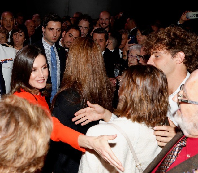 Foto La reina Letizia se da un baño de masas en Argentina Foto La reina Letizia se da un baño de masas en Argentina