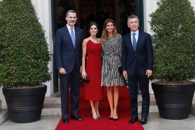 Foto Los Reyes junto a Mauricio Macri y Juliana Awada antes de la Recepción oficial en su honor Foto Los Reyes junto a Mauricio Macri y Juliana Awada antes de la Recepción oficial en su honor