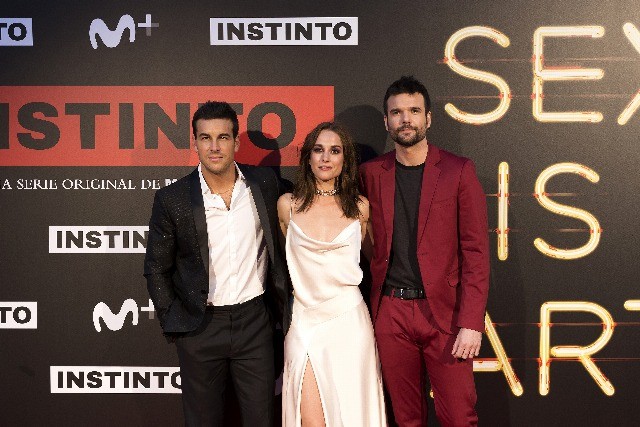 Foto Mario Casas, Silvia Alonso y Jon Arias