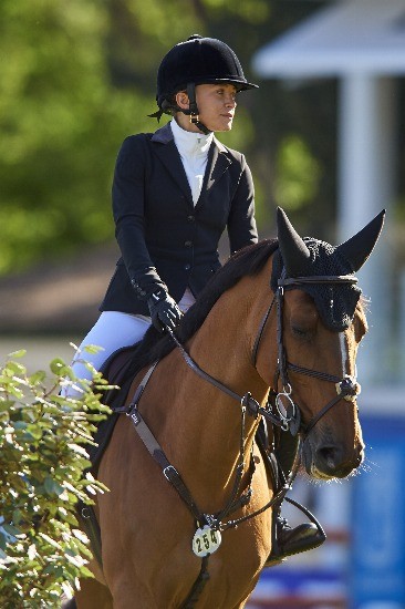 Foto Mary Kate Olsen con su yegua Naomi en Madrid
