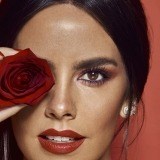 Cristina Pedroche en una imagen de campaña de su primera colección de maquillaje