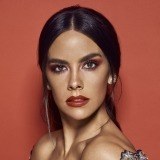 Cristina Pedroche en otra imagen de campaña de su primera colección de maquillaje