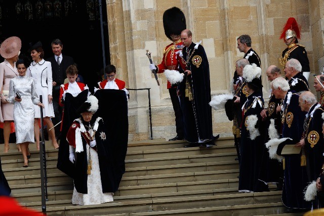 Foto La reina Isabel II al término de la ceremonia a su salida del templo