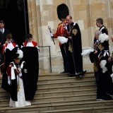 La reina Isabel II al término de la ceremonia a su salida del templo