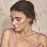 Tirantes con escote pronunciado