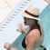 Ir a la foto Katy Perry se relaja en la piscina