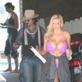Johnny Depp y la modelo Jordan Carver son compañeros de trabajo