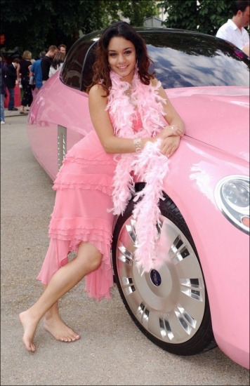 Foto Vanessa Hudgens con 15 años apostaba por el rosa chicle