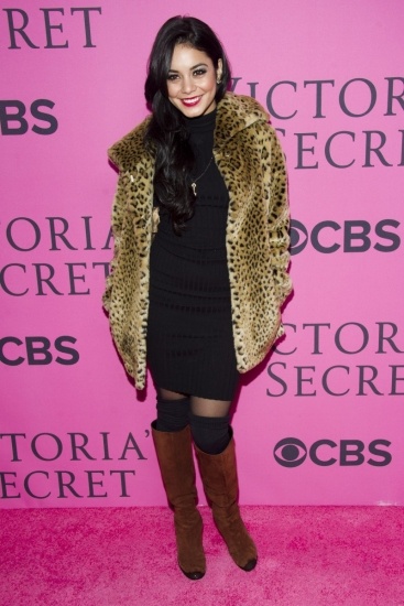 Foto Vanessa Hudgens apuesta por los abrigos de pelo con animal print