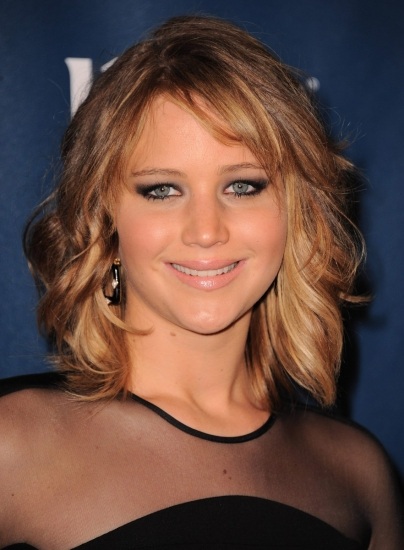 Foto Jennifer Lawrence con media melena ondulada